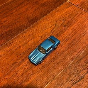 I am selling six matchbox cars and trucks